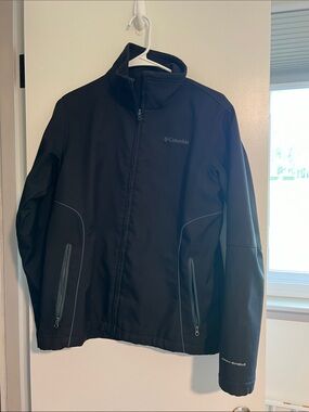 Columbia Men's Black Performance Softshell Jacket